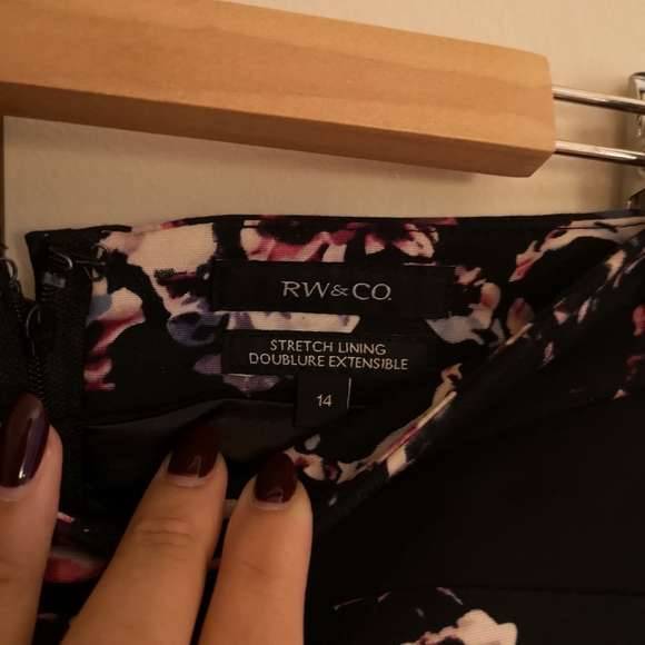 RW and Co Pencil skirt with flower print - Picture 3 of 4